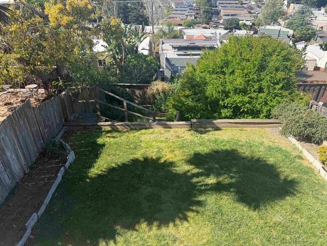 3281 Madera Ave in Oakland, CA - Building Photo - Building Photo