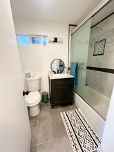 1772 1st St in La Verne, CA - Foto de edificio - Building Photo