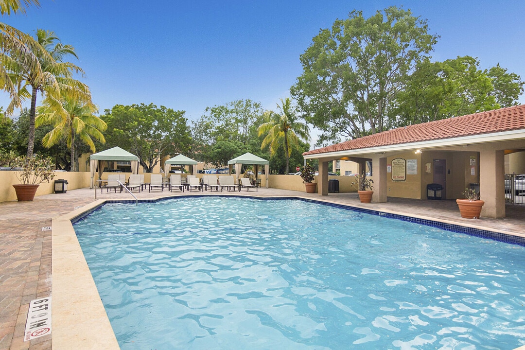 Fairway View in Hialeah, FL - Building Photo