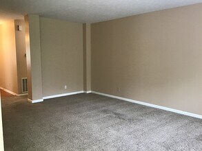 8060 Chesterhill Way in Indianapolis, IN - Building Photo - Building Photo