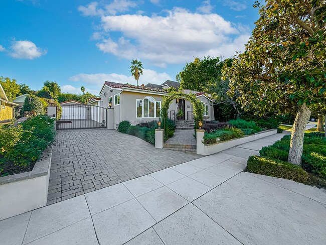 15452 Varden St in Los Angeles, CA - Building Photo - Building Photo