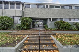 6160 Whitsett Ave in Los Angeles, CA - Building Photo - Building Photo