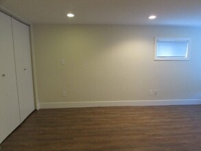 16 Pine St in Nanaimo, BC - Building Photo - Building Photo