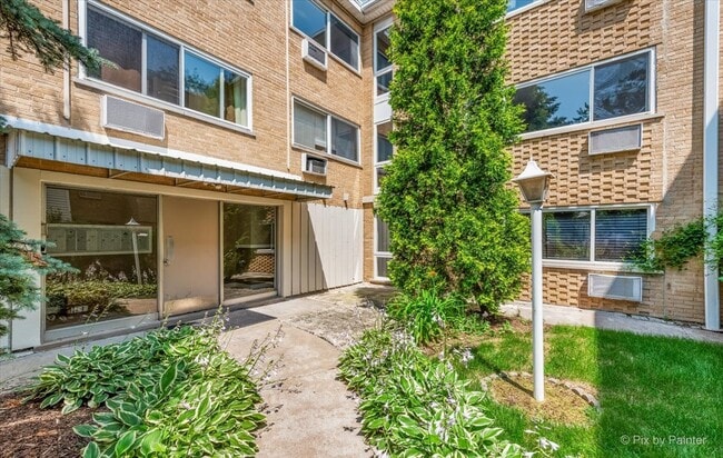 property at 1610 W Jarvis Ave