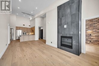 38 Front St in Quinte West, ON - Building Photo - Building Photo