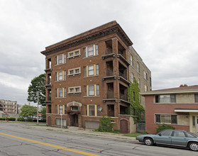 2534-2536 W Wells St in Milwaukee, WI - Building Photo - Building Photo