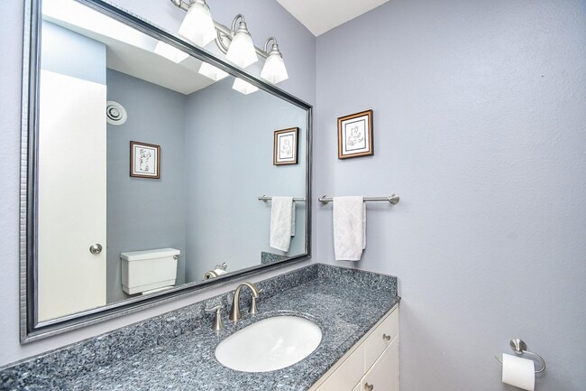 6354 Del Monte Dr in Houston, TX - Building Photo - Building Photo