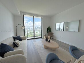 1642 NE 1st Ave in Miami, FL - Building Photo - Building Photo