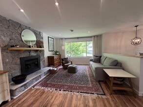 3667 Reynolds Rd in Nanaimo, BC - Building Photo - Building Photo