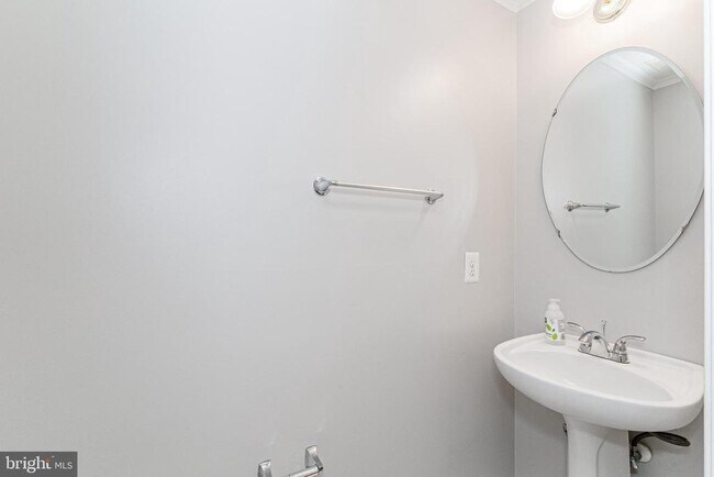 7877 Dogue Indian Cir in Lorton, VA - Building Photo - Building Photo
