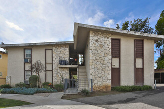 821 Corto Way in La Habra, CA - Building Photo - Building Photo