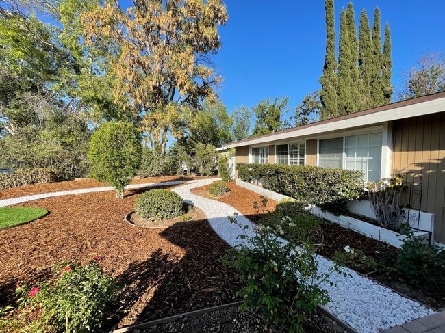 property at 5543 Mason Ave