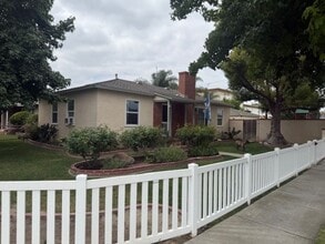 2901 N Bellflower Blvd in Long Beach, CA - Building Photo - Building Photo