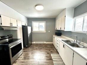 365 Portugal Cove Pl in St John's, NL - Building Photo - Building Photo