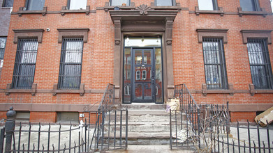 135 Vernon Apartments in Brooklyn, NY - Building Photo - Building Photo