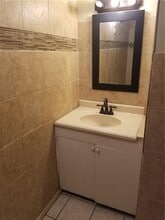 629 W Nettie Ave, Unit House in Kingsville, TX - Building Photo - Building Photo