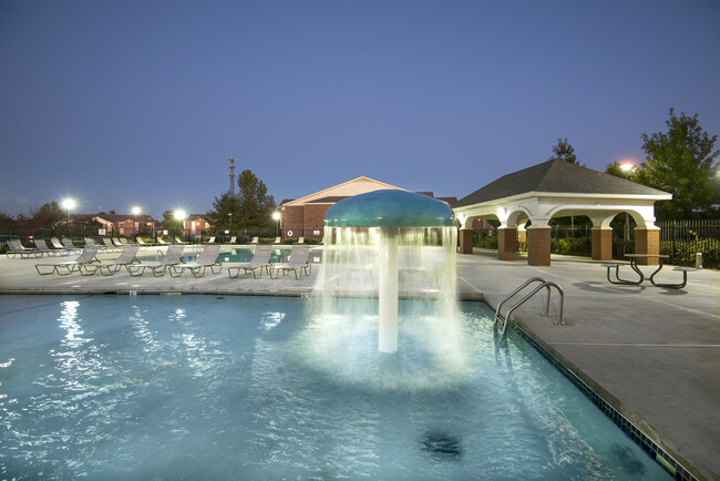 The Greens at Mustang Creek in Yukon, OK - Foto de edificio - Building Photo