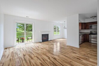 11 Foxcroft Rd in Naperville, IL - Building Photo - Building Photo