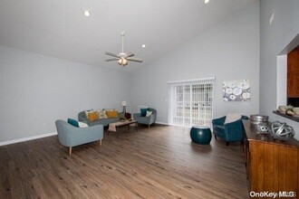 83 Fairfield Ln-Unit -83 in Mastic Beach, NY - Building Photo - Building Photo