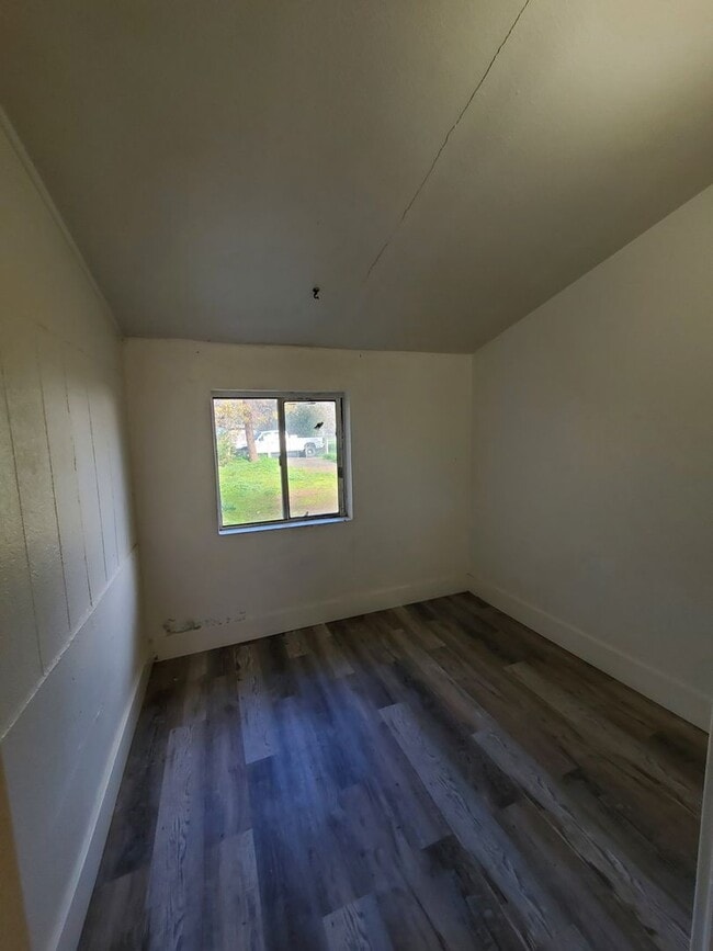 12977 4th St in Clearlake Oaks, CA - Building Photo - Building Photo