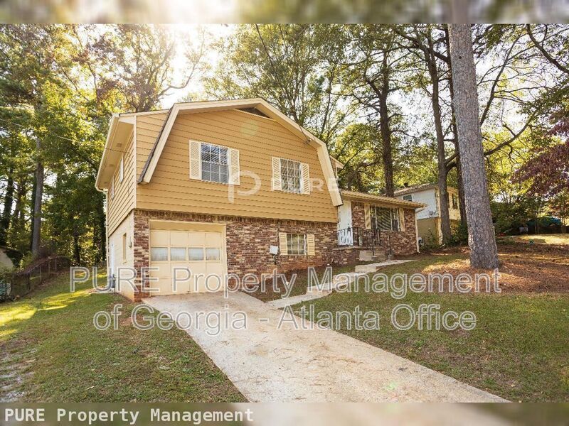 951 Majesty Ln in Morrow, GA - Building Photo