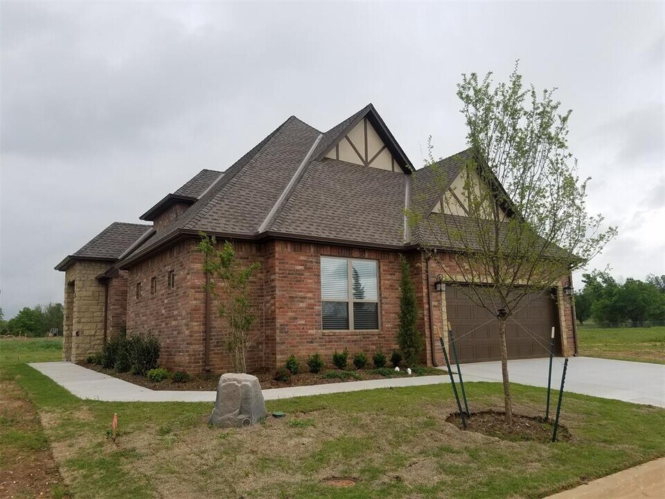 4725 Enclave Pl in Norman, OK - Building Photo