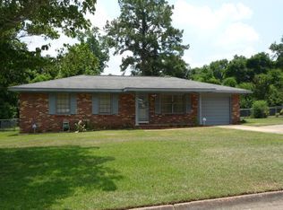 704 Falcon Dr in Dothan, AL - Building Photo