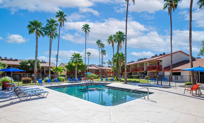 Icon on Spanish Trail in Tucson, AZ - Foto de edificio - Building Photo