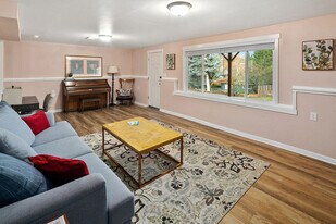 3490 NE 146th St in Lake Forest Park, WA - Building Photo