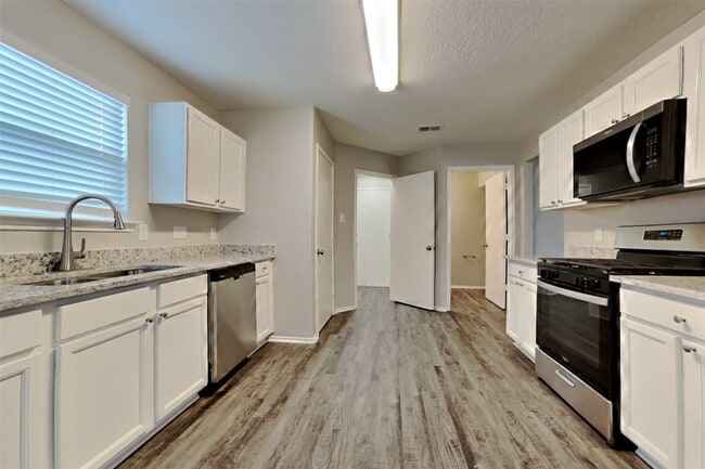 7202 Winter Song Dr in Magnolia, TX - Foto de edificio - Building Photo