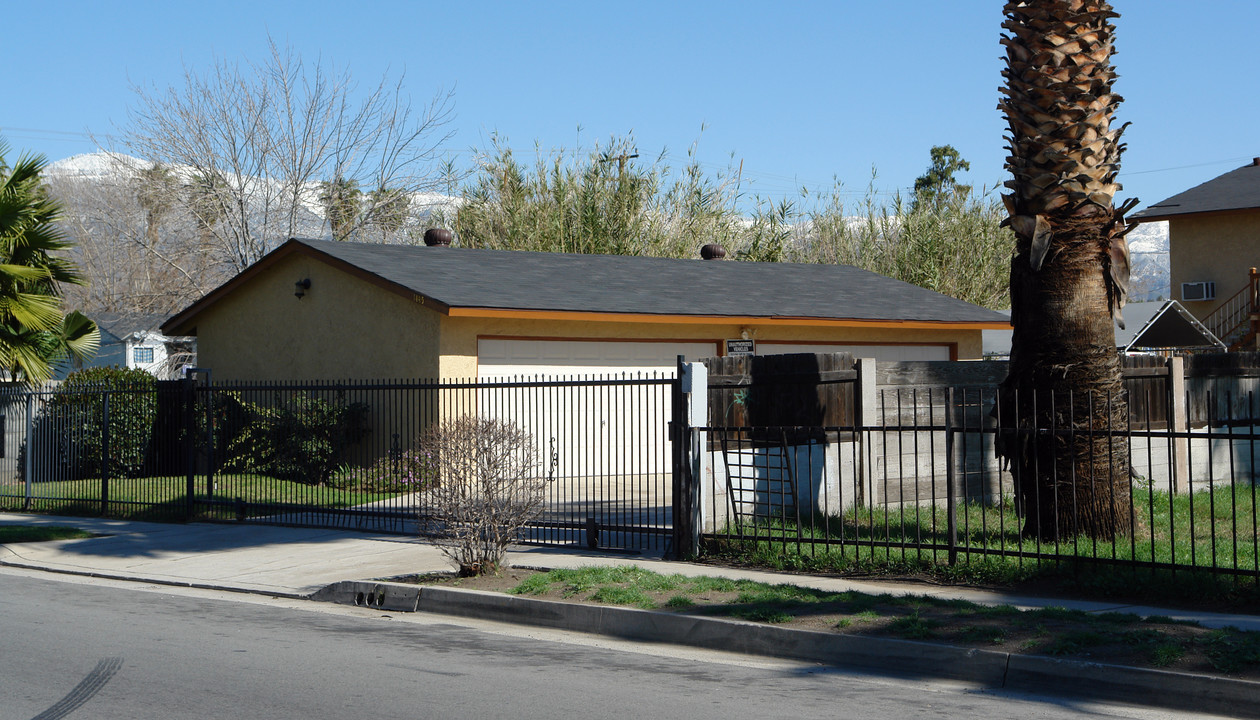 1445 N H St in San Bernardino, CA - Foto de edificio