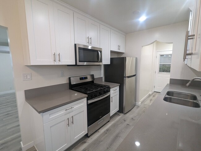 648 Rose Ave, Unit 648 in Venice, CA - Building Photo - Building Photo