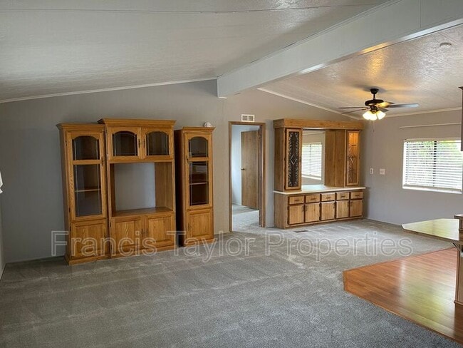 1822 Seco Glen in Escondido, CA - Building Photo - Building Photo