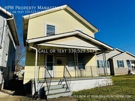 1722 Harrisburg Rd NE in Canton, OH - Building Photo