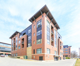 700 UBD Apartments in Madison, WI - Foto de edificio - Building Photo