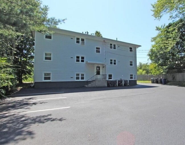 7 Lovefield St in Easthampton, MA - Foto de edificio - Building Photo