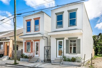 1327 Frenchmen St in New Orleans, LA - Building Photo - Building Photo