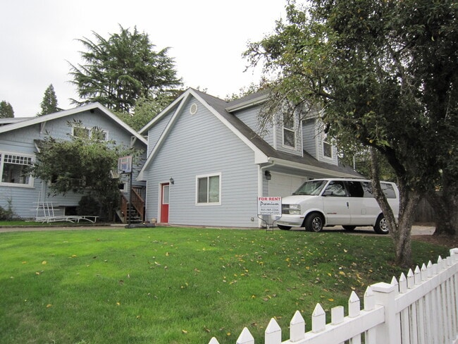 1102 Fairmount Ave S in Salem, OR - Building Photo - Building Photo