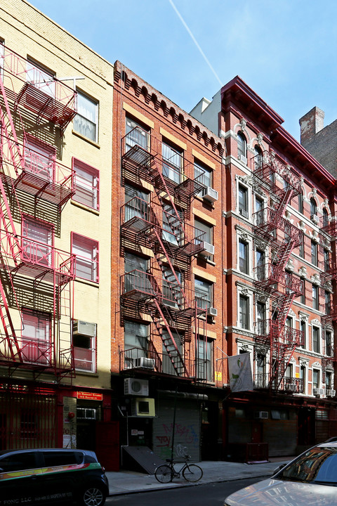 148 Baxter St in New York, NY - Foto de edificio