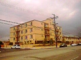 11757 Saticoy St Apartments