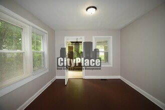 925 N Gladstone Ave in Indianapolis, IN - Building Photo - Building Photo