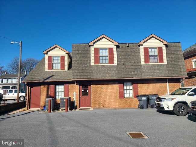 21 S Church St-Unit -APT A in Quarryville, PA - Foto de edificio - Building Photo