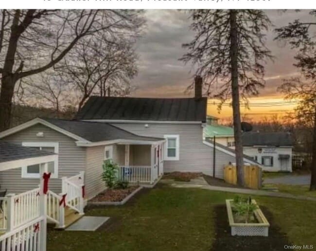 property at 15 Quaker Hill Rd