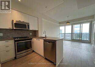 30-2630 Roehampton Ave in Toronto, ON - Building Photo - Building Photo