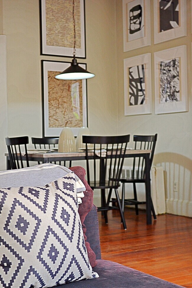 437 Hanover St, Unit 2B in Boston, MA - Foto de edificio - Building Photo