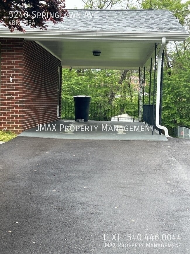 5240 Springlawn Avenue in Cave Spring, VA - Foto de edificio - Building Photo