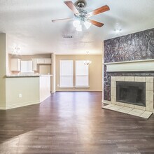 8040 Texridge Dr in Dallas, TX - Building Photo - Building Photo