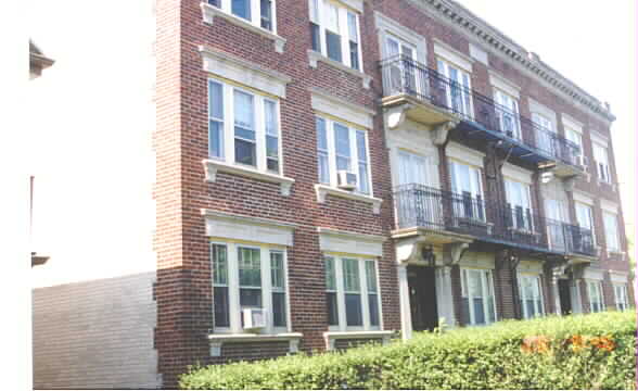 390-392 Fellswat W in Medford, MA - Building Photo