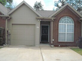 554 Cahaba Manor Dr in Pelham, AL - Building Photo