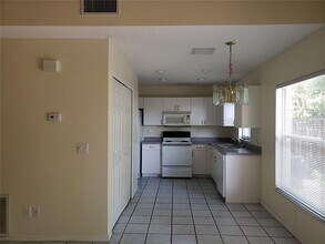 1409 Adams Cir E in Largo, FL - Building Photo - Building Photo